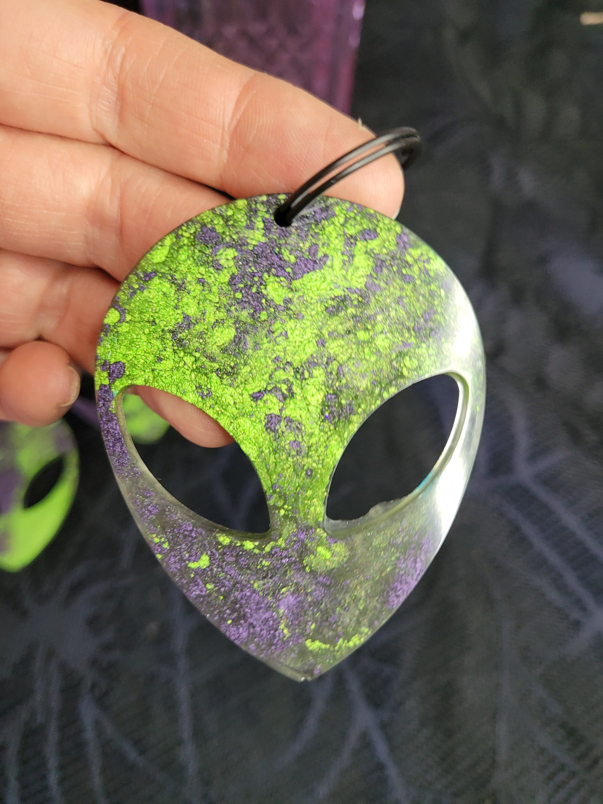 Resin alien keyring for ufo themed gift